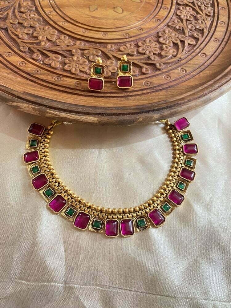 Multi colour neckset