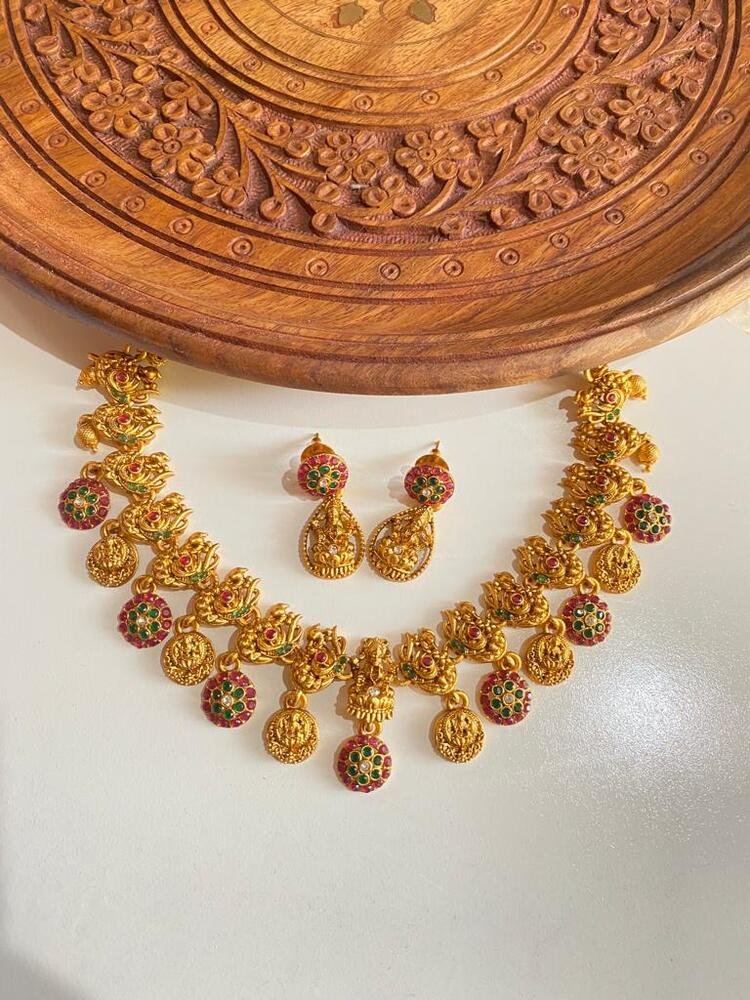 Multi colour temple set
