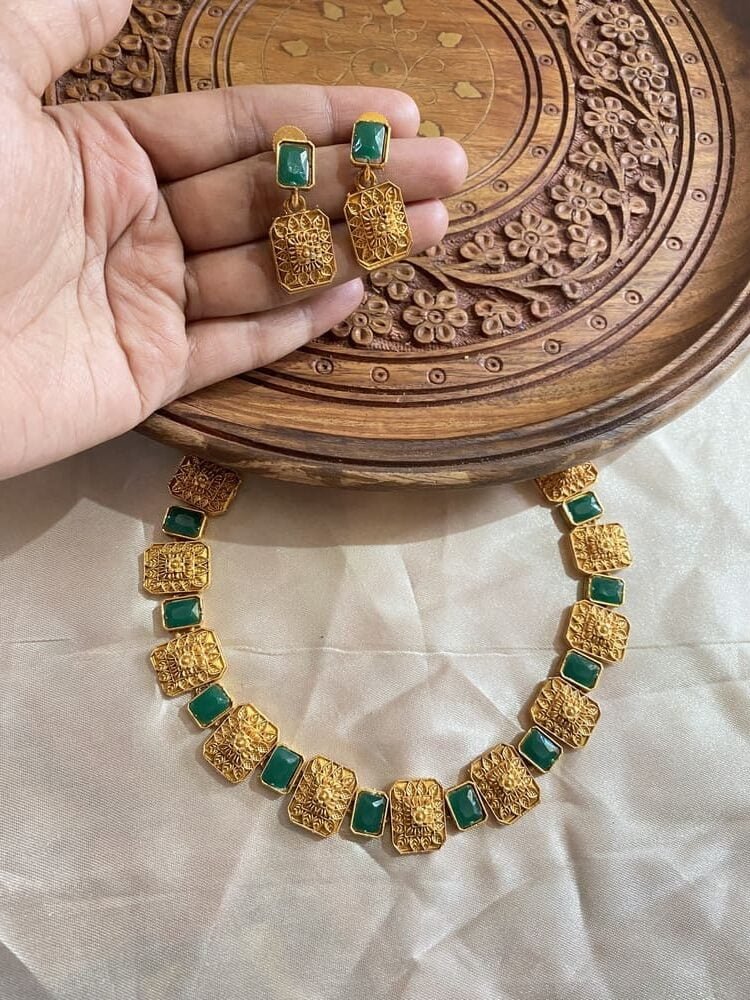 Emerald neckset