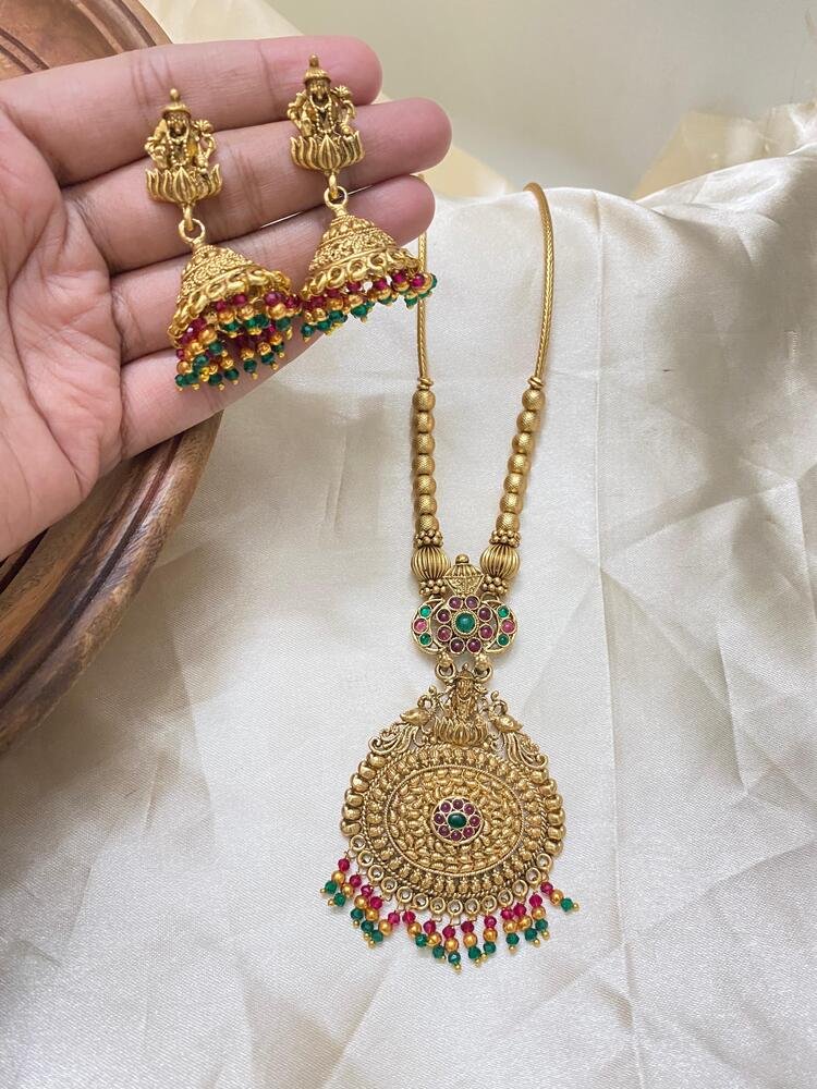 Short Idol pendant chain